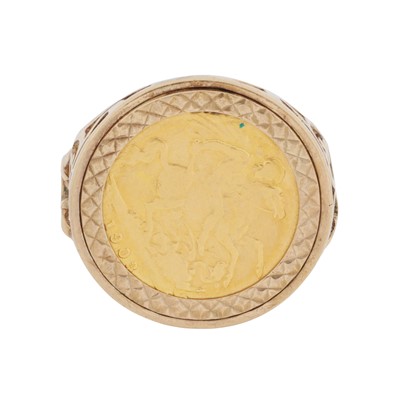 Lot 346 - A half sovereign coin ring