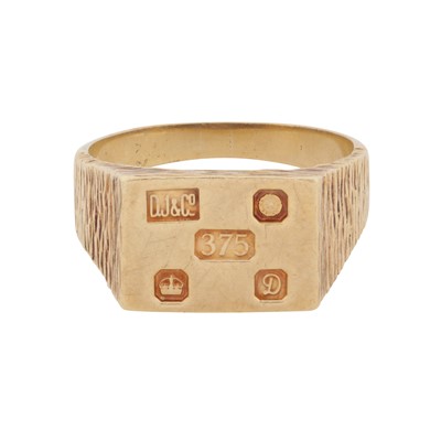 Lot 363 - A rectangular signet ring, circa 1978