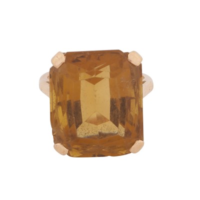 Lot 212 - A single-stone citrine ring