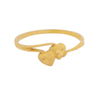 Lot 273 - A double heart ring