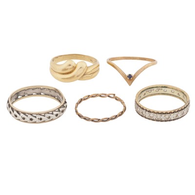 Lot 425 - A group of five rings