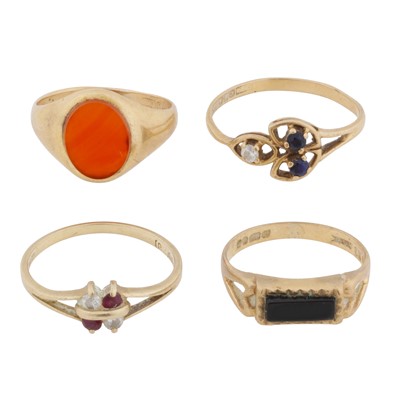 Lot 475 - A collection of four rings