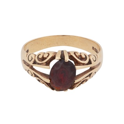 Lot 47 - A single-stone garnet ring, circa 1974