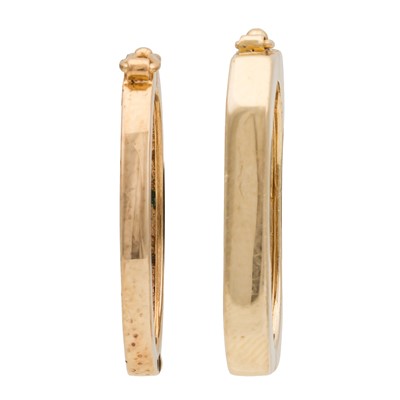 Lot 432 - Two scarf holders