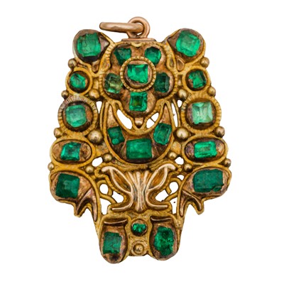 Lot 183 - An emerald pendant