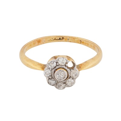 Lot 278 - A diamond flowerhead ring