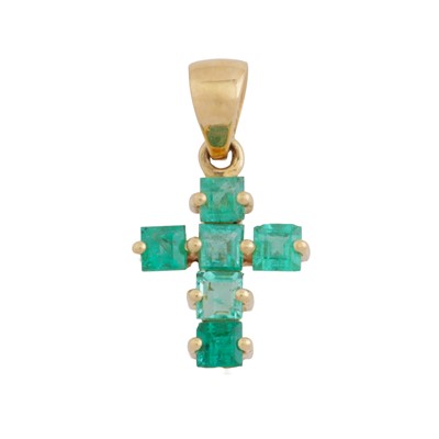 Lot 185 - An emerald cross pendant