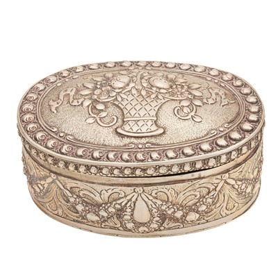 Lot 597 - An early 20th century German 800 standard silver snuff box
