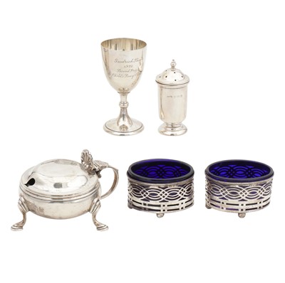 Lot 762 - A mixed group of George V sterling silver