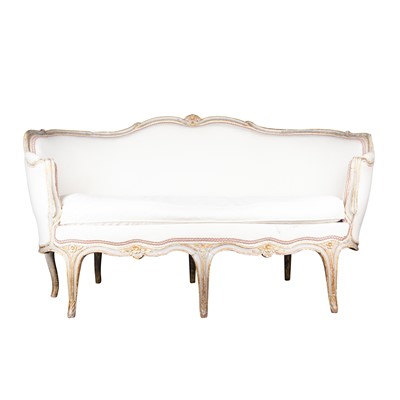 Lot 203 - A French Louis XV style painted and parcel-gilt canapé