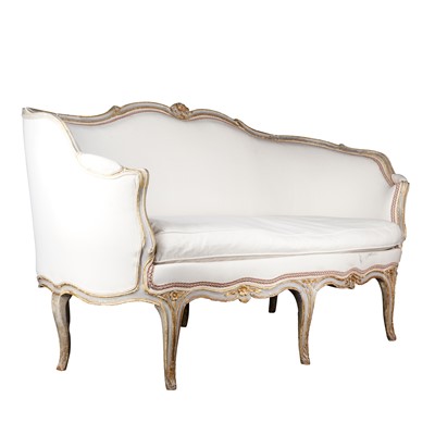 Lot 203 - A French Louis XV style painted and parcel-gilt canapé