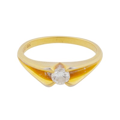 Lot 333 - A single-stone diamond ring
