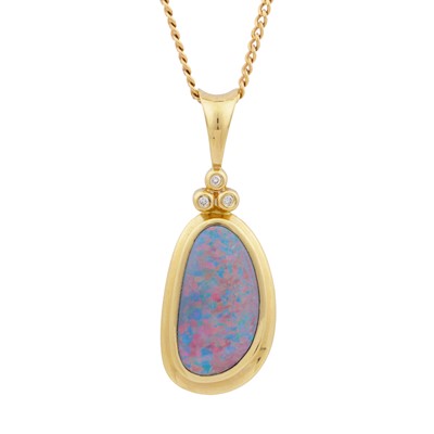 Lot 222 - A diamond and opal pendant necklace