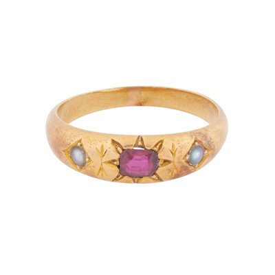 Lot 56 - A ruby and seed pearl ring