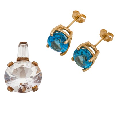 Lot 479 - A gem-set pendant and earrings