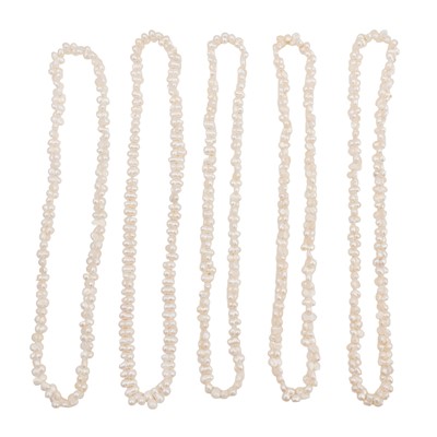 Lot 419 - A collection of pearl necklaces