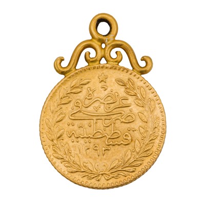 Lot 277 - A coin pendant