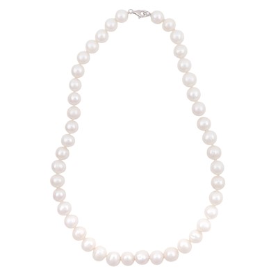 Lot 379 - A cultured pearl necklace