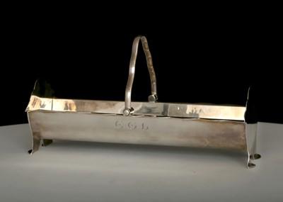 Lot 309 - Vintage Elizabeth II Sterling Silver swing...