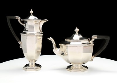 Lot 471 - An George V antique sterling silver teapot and...