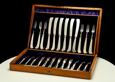Lot 272 - A cased set of Edwardian pastry knives and...
