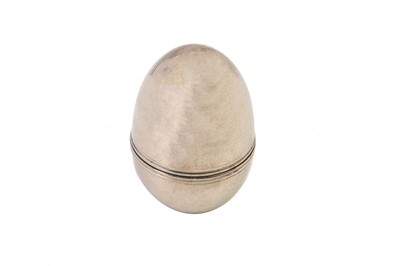 Lot 194 - A George III antique sterling silver nutmeg...
