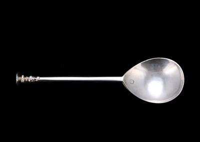 Lot 279 - A James I antique sterling silver seal top...