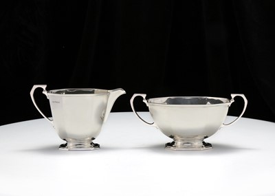 Lot 418 - A George V silver sugar bowl and cream jug,...