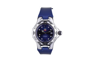 Lot 49 - TAG HEUER. A STAINLESS STEEL QUARTZ CALENDAR...