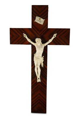 Lot 132 - A 19TH CENTURY FRENCH / ITALIAN CARVED IVORY...