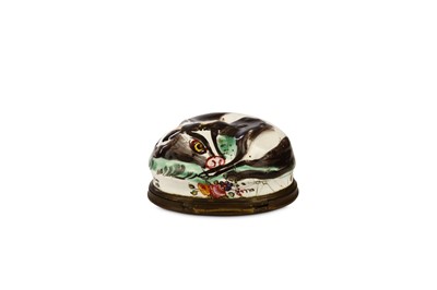 Lot 108 - A SOUTH STAFFORDSHIRE ENAMEL BONBONNIERE,...