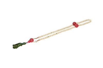 Lot 770 - λ  A PIERCED IVORY NECKLACE.