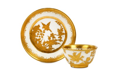 Lot 3 - A MEISSEN HAUSMALER TEABOWL AND SAUCER, circa...