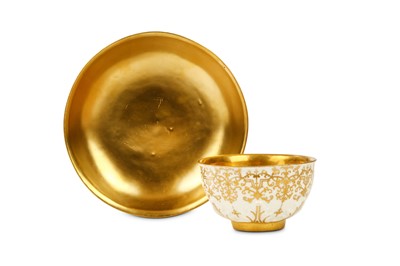 Lot 7 - A MEISSEN HAUSMALER TEABOWL AND SAUCER, circa...