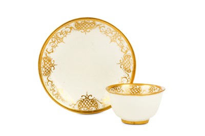 Lot 6 - A MEISSEN HAUSMALER TEABOWL AND SAUCER, circa...