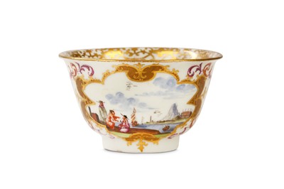 Lot 18 - A MEISSEN TEABOWL, circa 1735, finely painted...