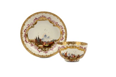 Lot 25 - A MEISSEN TEABOWL AND SAUCER, circa 1735, the...