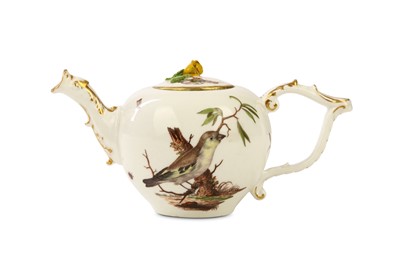 Lot 102 - A MEISSEN ORNITHOLOGICAL TEAPOT AND A COVER,...
