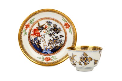 Lot 51 - A MEISSEN HAUSMALER TEABOWL AND SAUCER, circa...