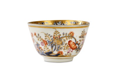 Lot 52 - A MEISSEN HAUSMALER TEABOWL, circa 1740-50,...