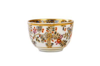 Lot 53 - A SMALL MEISSEN HAUSMALER TEABOWL, circa 1740,...