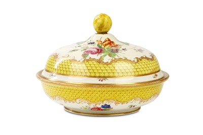 Lot 129 - A FINE VIENNA PORCELAIN BOWL AND COVER, circa...