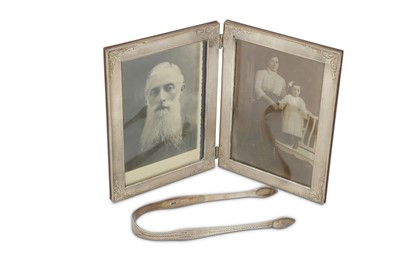 Lot 389 - A pair of George III sterling silver sugar...