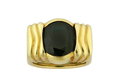 Lot 121 - A sapphire ring