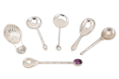 Lot 349 - A mixed group of modern sterling silver caddy...