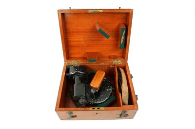 Lot 7 - A WW1 naval range finder in its associated box....