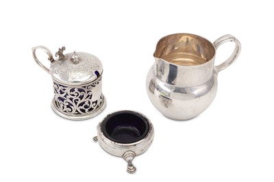Lot 309 - Three sterling silver items including a George...