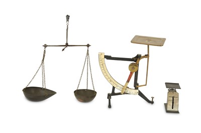 Lot 621 - A set of Trustee postal scales with enamelled...