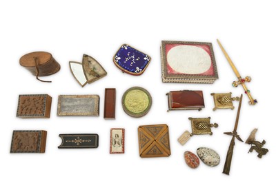 Lot 551 - A 19th Century European enamelled purse with...