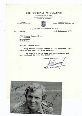 Lot 286 - Sport Collection.- A collection of signed...